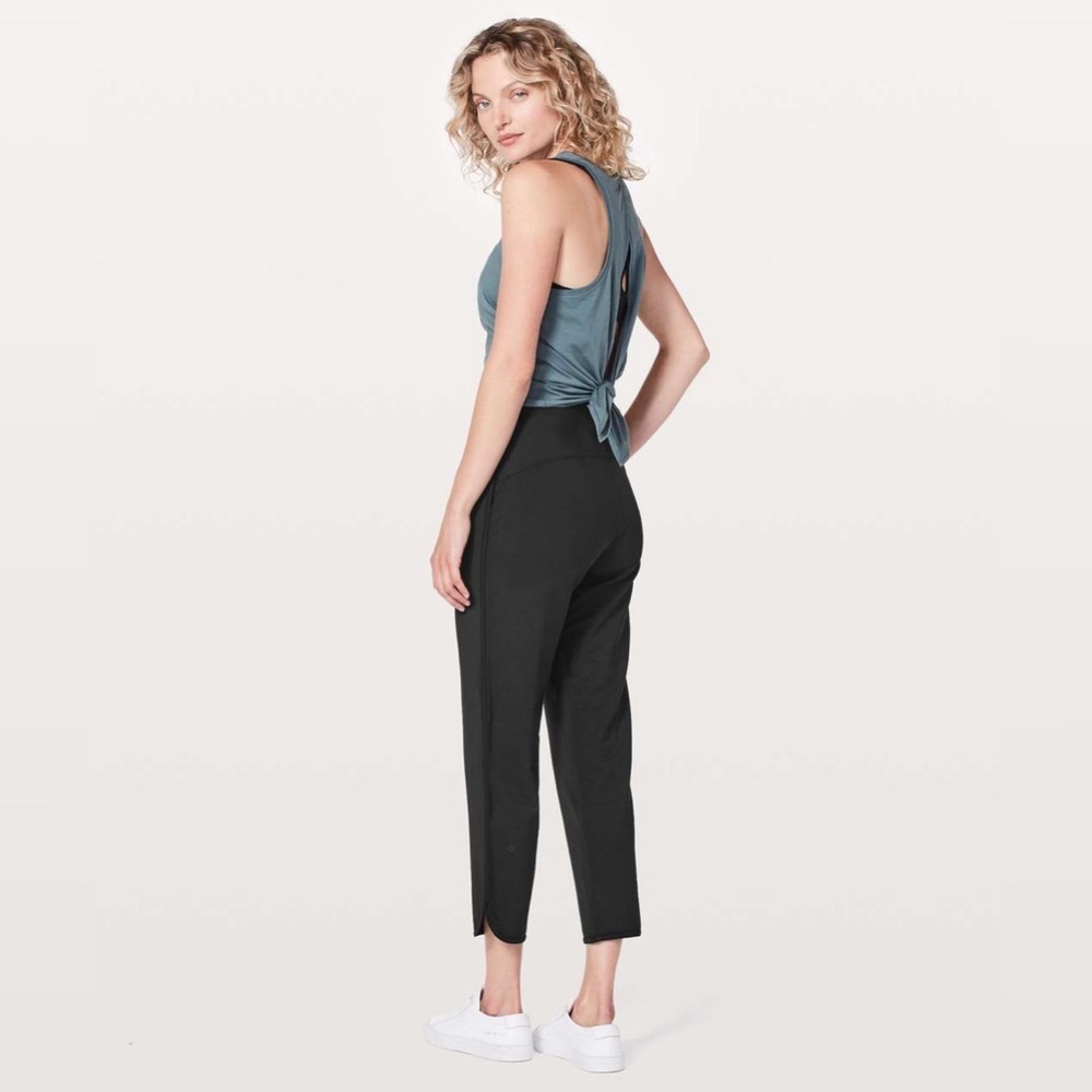 Lululemon Every Moment Pant in Black Size 8